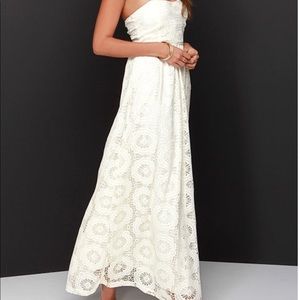 FLAWLESS STRAPLESS CREAM LACE MAXI DRESS